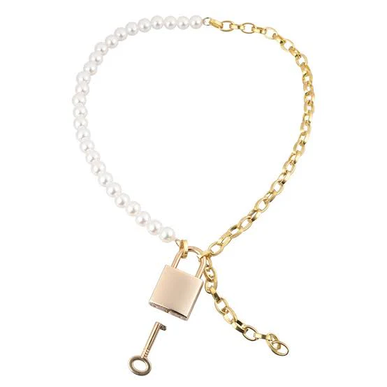Bondage Pearl Choker